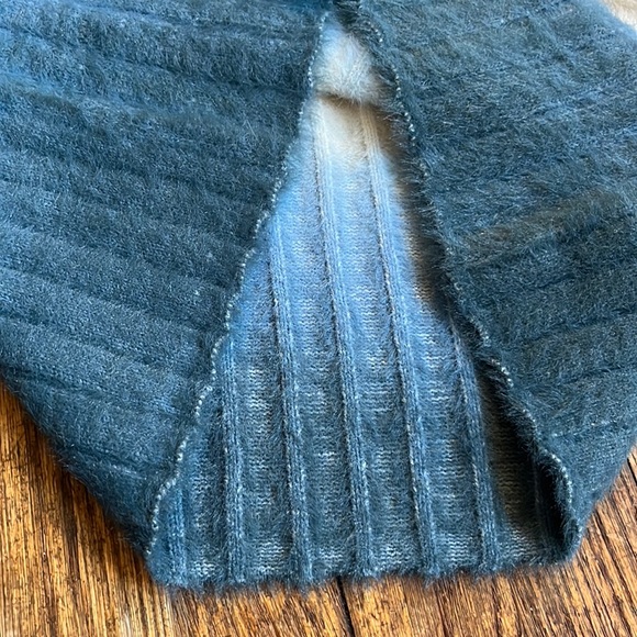 Urban Outfitters sweater Bellini cropped soft knit blue cream M NWT - Picture 7 of 12